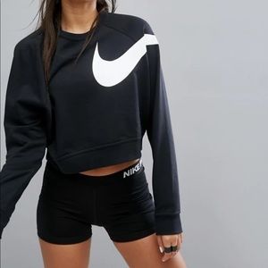 nike versa crop